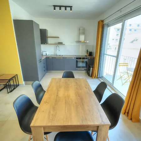 شقة Spacious One Bedroom With Study Jgri1-1 *