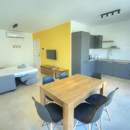 Spacious One Bedroom With Study Jgri1-1