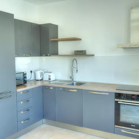 شقة Spacious One Bedroom With Study Jgri1-1