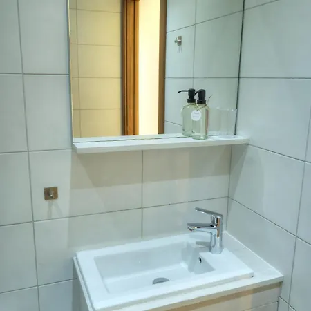 Spacious One Bedroom With Study Jgri1-1 *