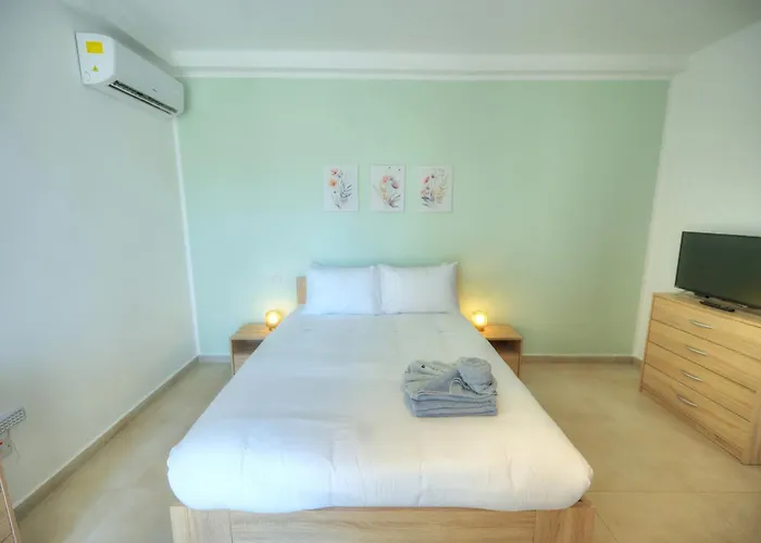 Apartment Spacious One Bedroom With Study Jgri1-1 *