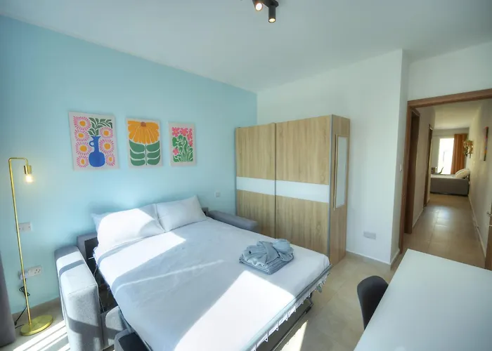 Spacious One Bedroom With Study Jgri1-1 * Sliema