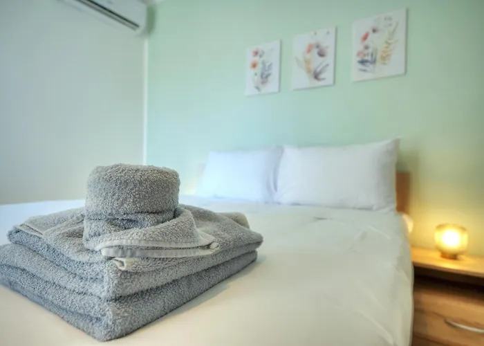 Spacious One Bedroom With Study Jgri1-1 * Sliema