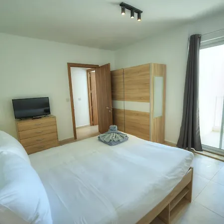 Spacious One Bedroom With Study Jgri1-1 Sliema